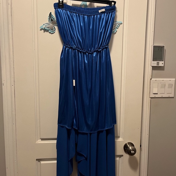 Elegant Blue Strapless Dress - Picture 2 of 4